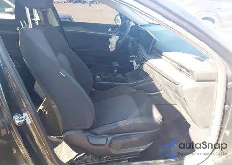 2025 Kia K5 Lxs z USA, uszkodzony, nr VIN KNAG24J74S5287180